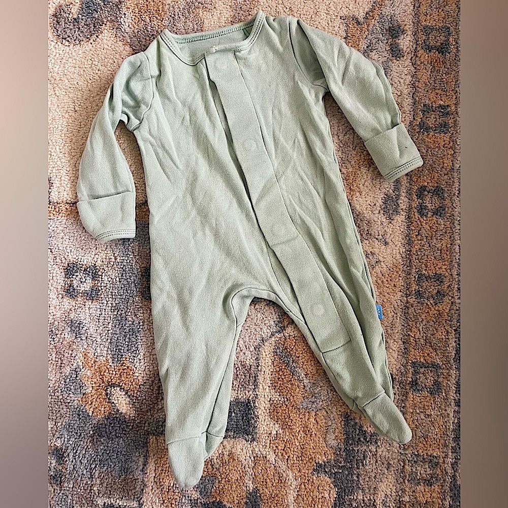 Magnetic me organic cotton footed onsie, size 0-3 months, color sprout